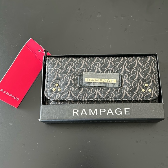 RAMPAGE Handbags - RAMPAGE WALLET WOMEN NEW